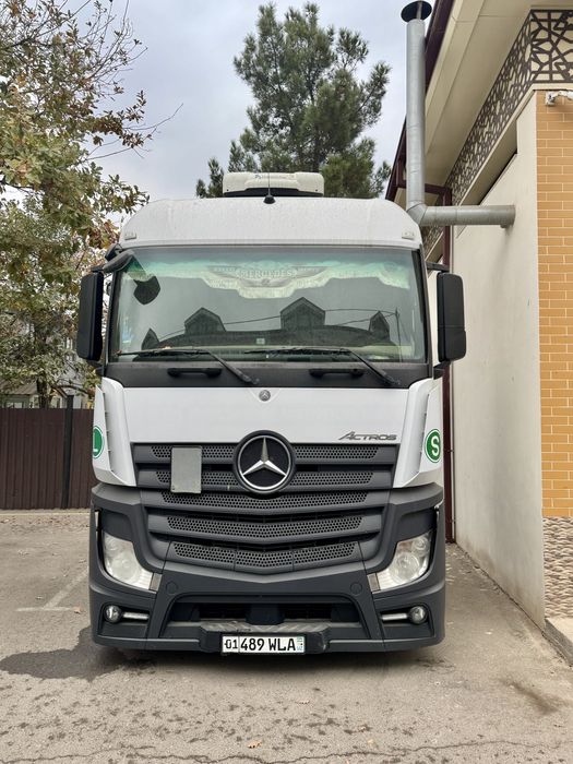 Тягач Actros 2015 mega