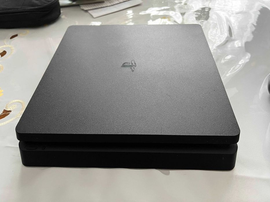 Playstation 4 Slim 1TB impecabil+FIFA 20, 21, 22, 23 si The last of us