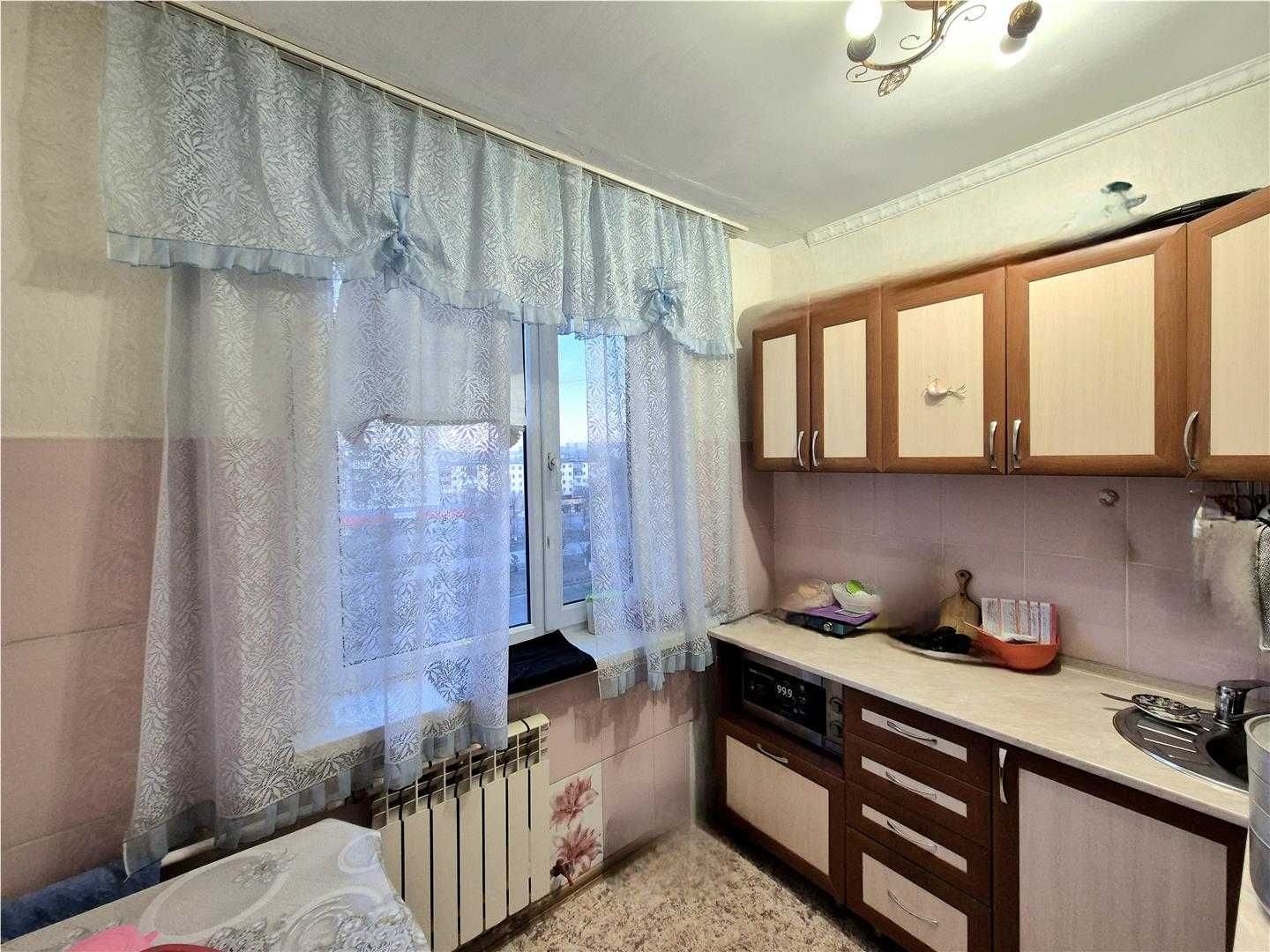 Продам 4 комн квартиру на 6 мкр на 1/5эт