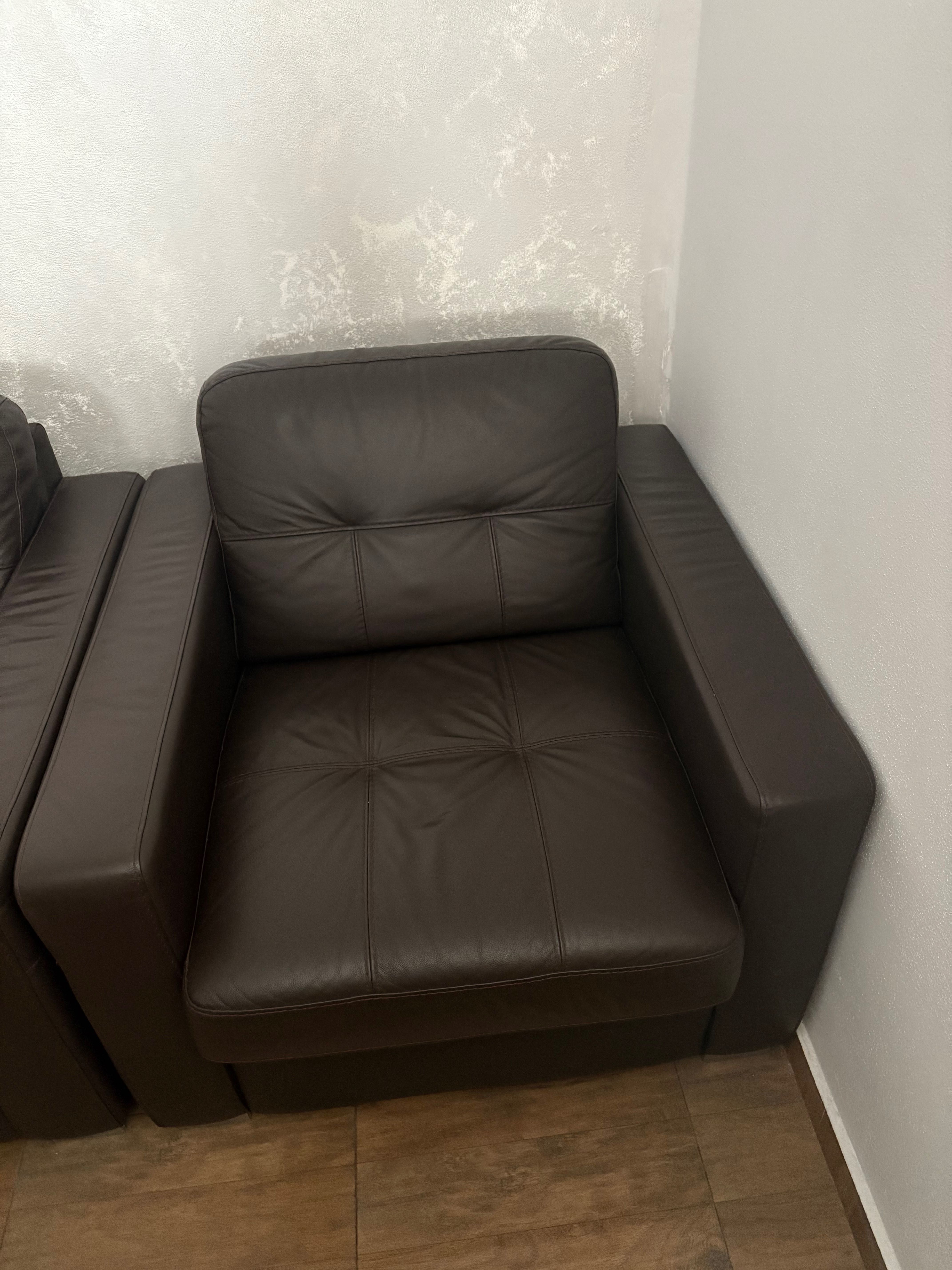 Canapea extensibila de piele și 2 fotolii