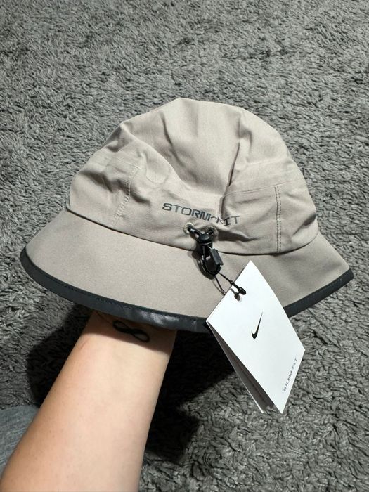 Nou cu etichetă:Nike StormFit marimea  S/M
