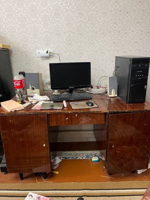 Продам шкаф и стол