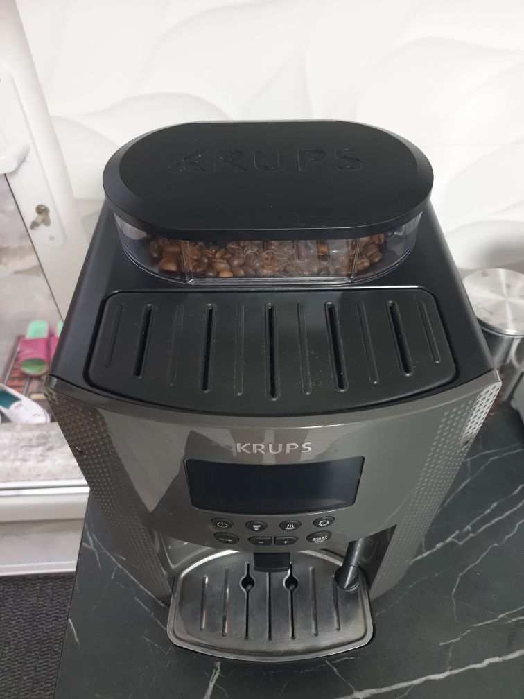 Vand expresor automat Krups boabe