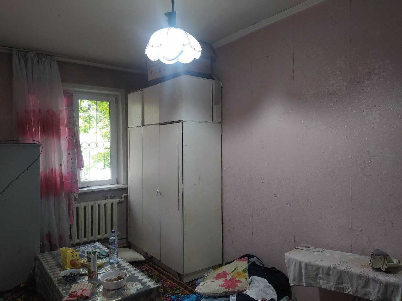 Юнусабаде11 есть 3 комнатная на продаже 1 етаже локация центре района
