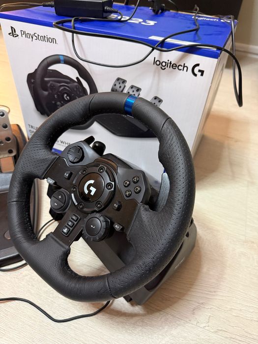 Volan Logitech G923 Trueforce pentru PS5, PS4 and Pc