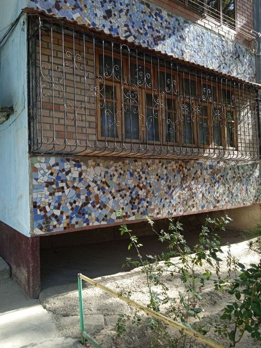 Uy sotiladi 3 xona , chirchiq 8 mikrorayon