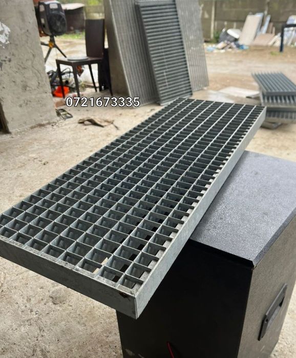 Trepte zincate la comanda