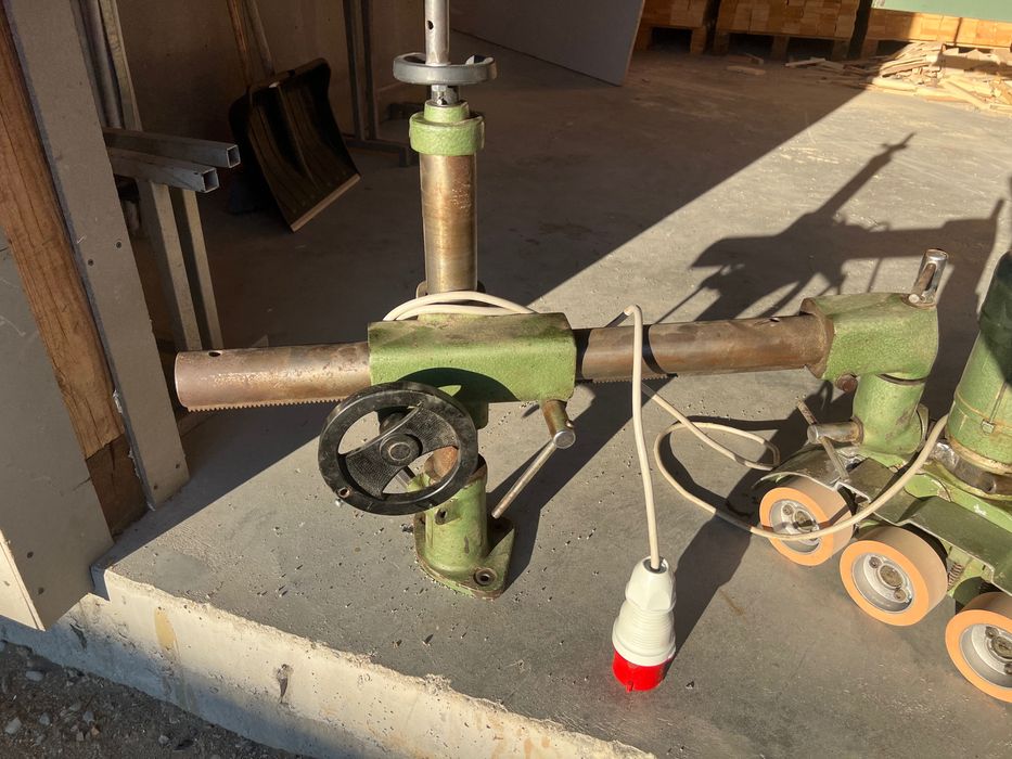 Dispozitiv de avans mechanic freza lemn