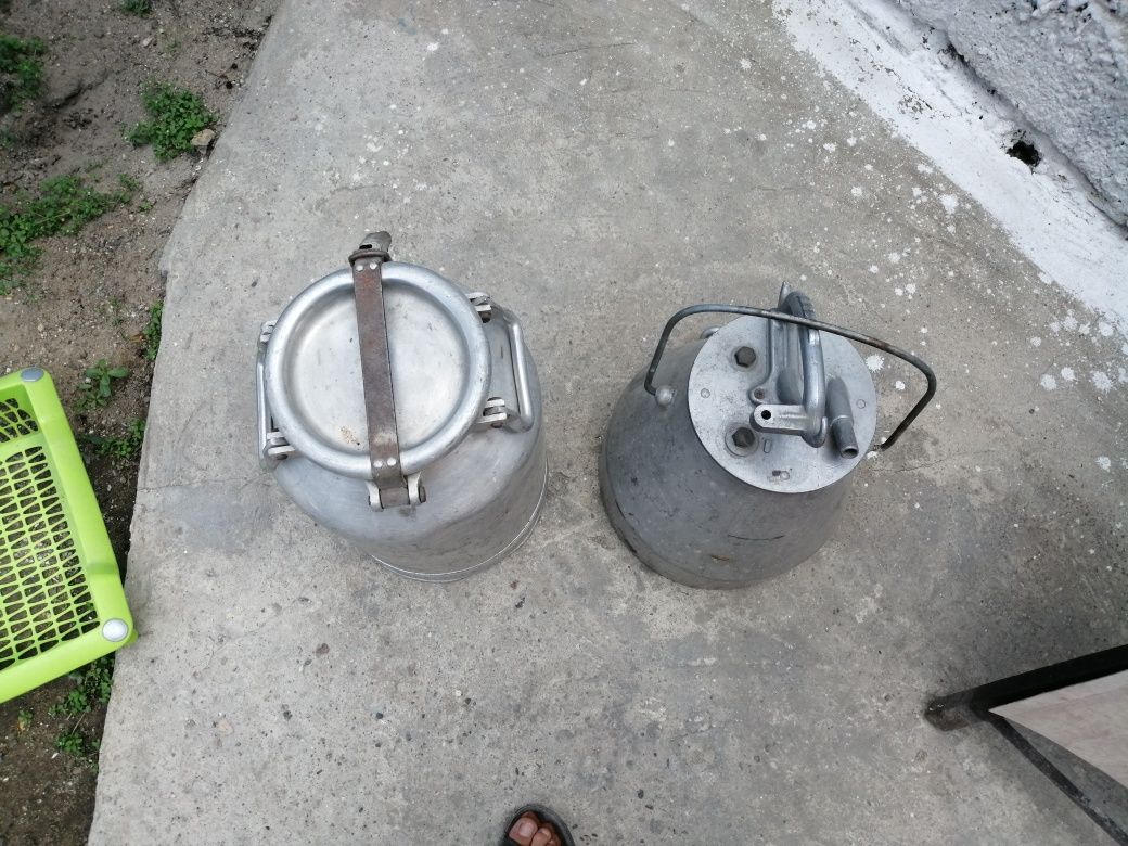 Продам фляги для дома, которая слева.