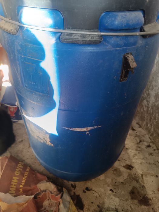 Продава бидони 50 и 120 л