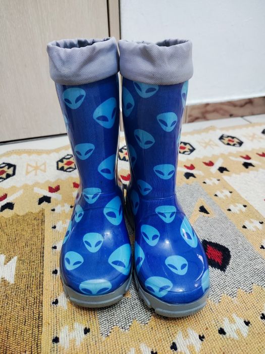 Детски апрески и гумени ботуши 28 номер