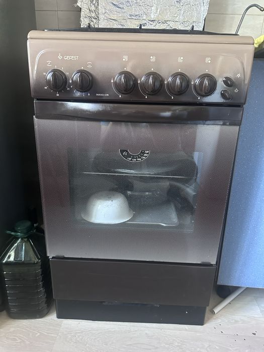 Продам газовую плиту Gefest