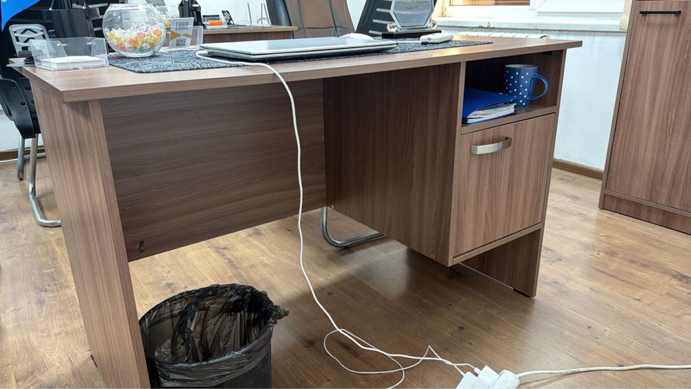 Офисный мебель в отличном состоянии