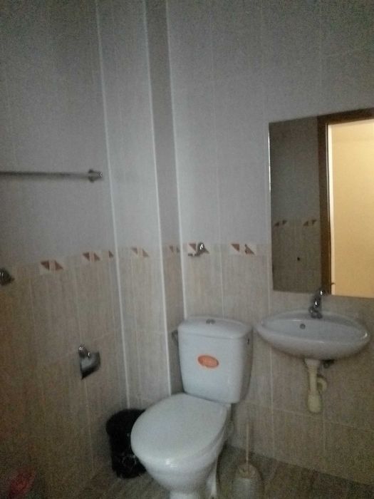 Дава тристаен апартамент под наем до болница Св.Панталеймон.