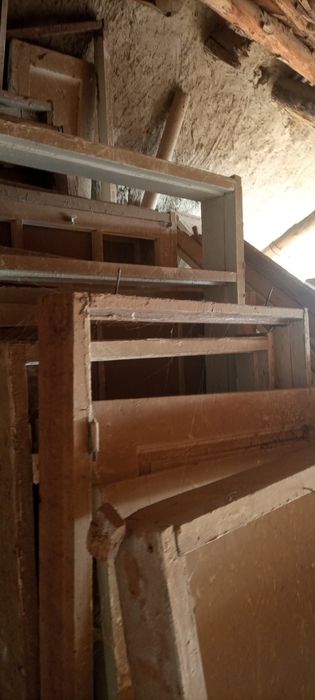 Taxta eshik derazalar va taxtalar sotiladi