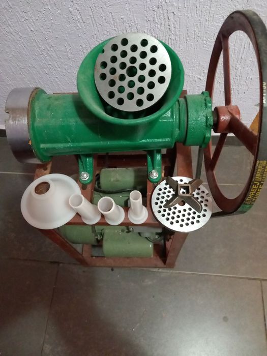 Електрическа месомелачка