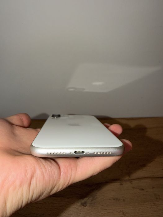 iPhone 11 [128GB] — отличное состояние, работает без нареканий!