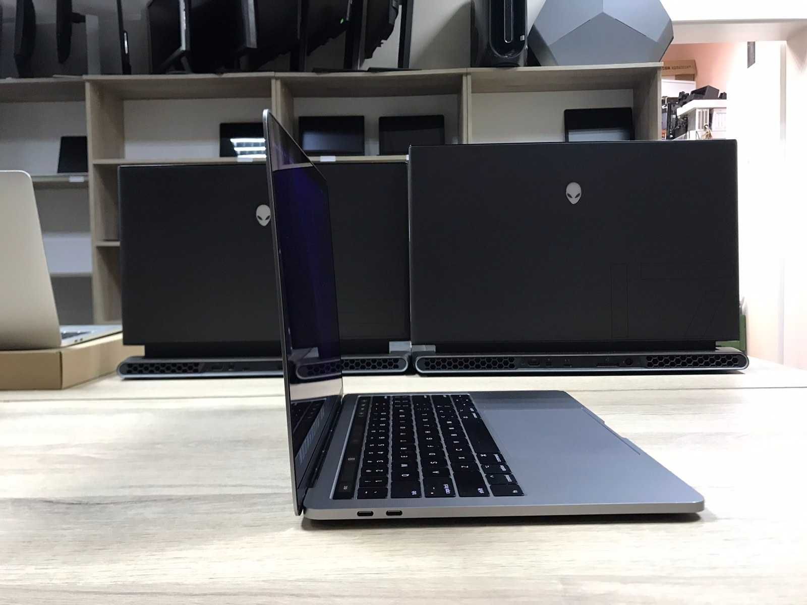Лаптоп Apple Macbook PRO 2017 I5 8GB 256GB SSD с гаранция A1706