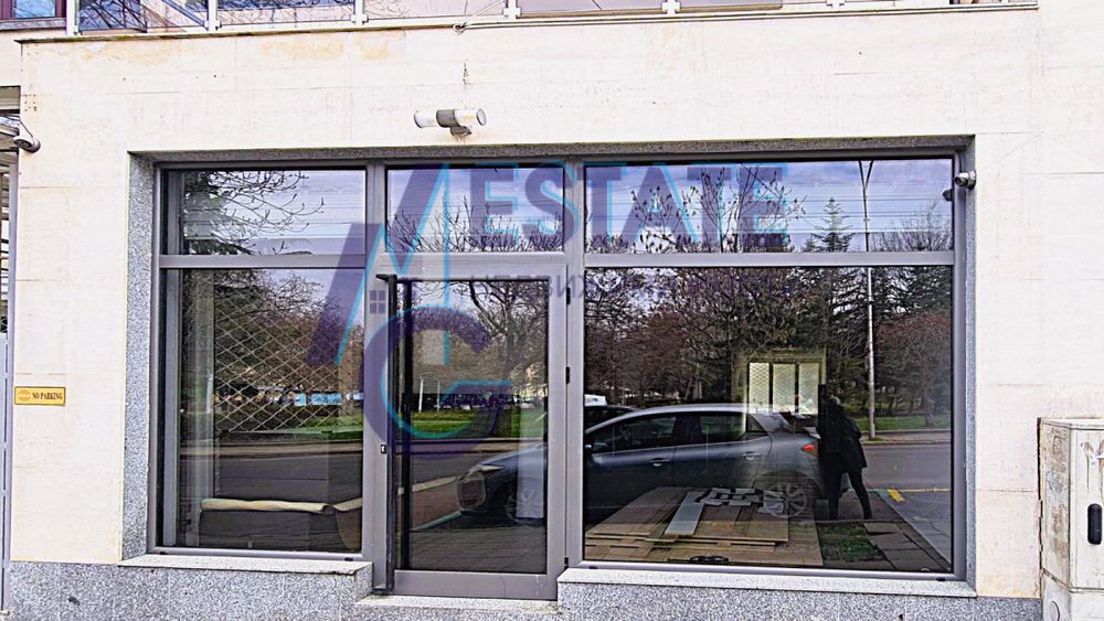 Предлагаме под наем търговско помещение в жк. Лазур гр.Бургас