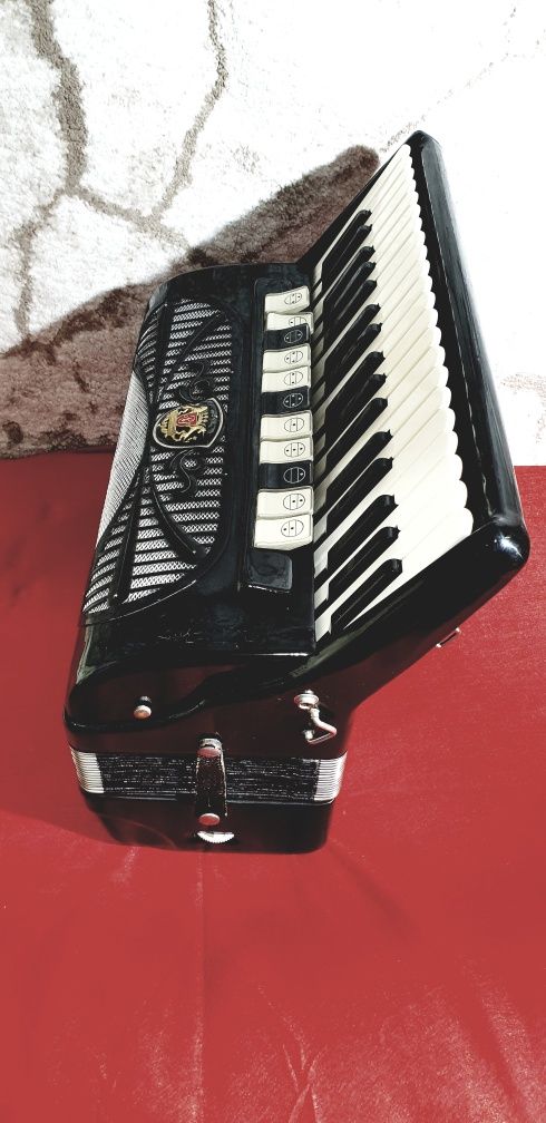 Vand Acordeon Royal Standard Silvana