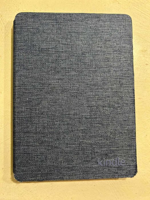 Kindle Paperwhite (11th Generation) 8 GB със син калъф