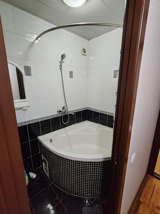 Продаю  3х комнатный квартира с ремонтом на Метро Хамза