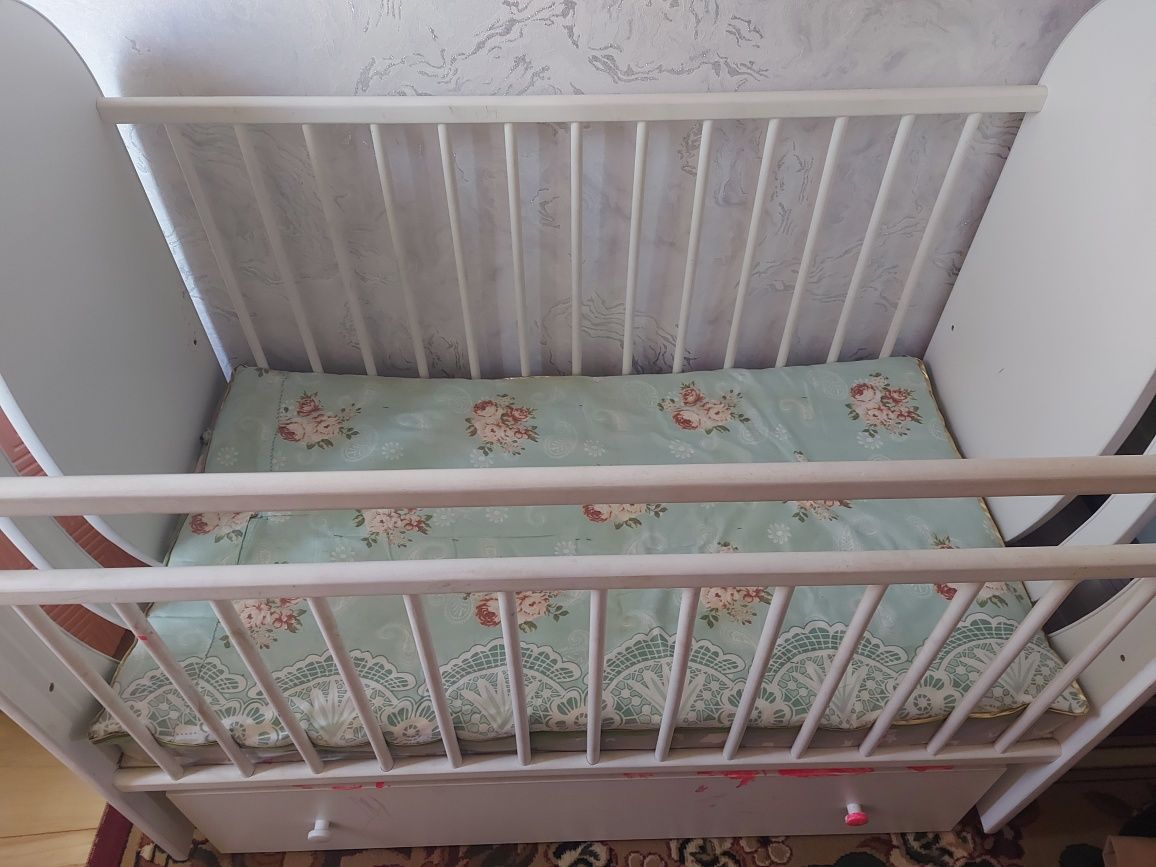 Продам детскую кроватку