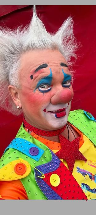 Kafe restoranlarda ugʻilgan kunlarda sirk shou tomoshalari.