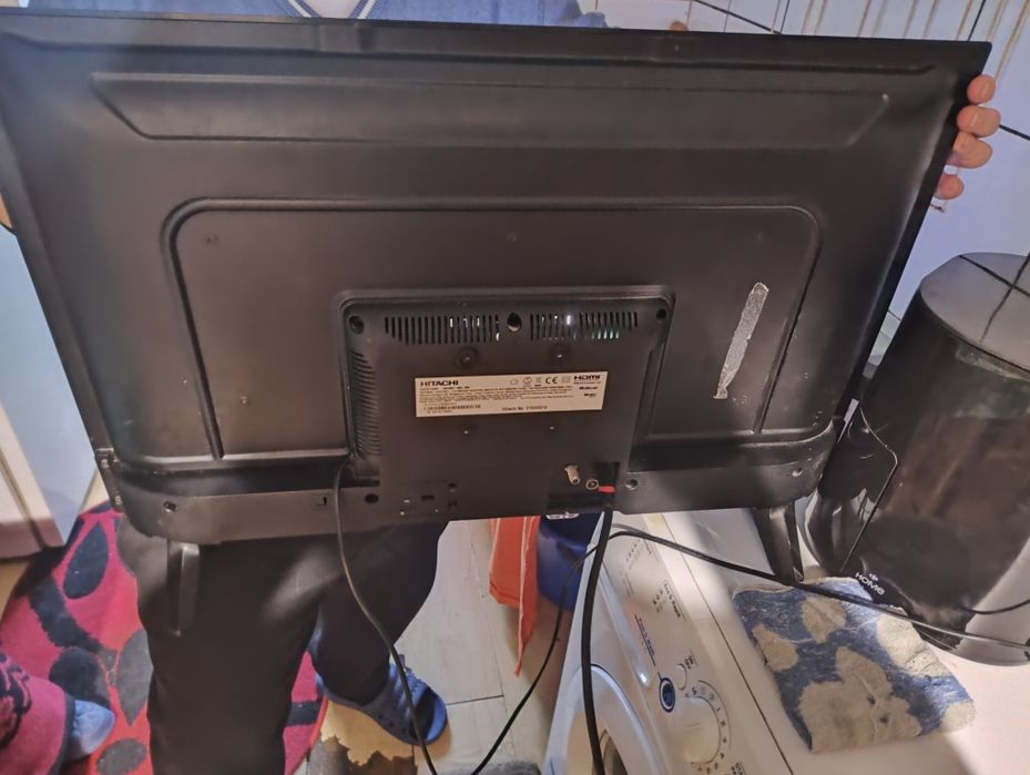 Vând televizor led hitachi 80 cm