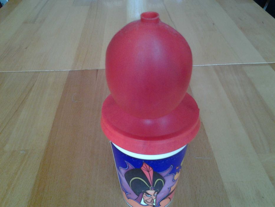 **Regele din povestea cu Aladdin, pahar cu pai 2 bucati disponibile