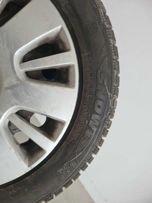 Гуми 205/55 16. Джантите са от Опел