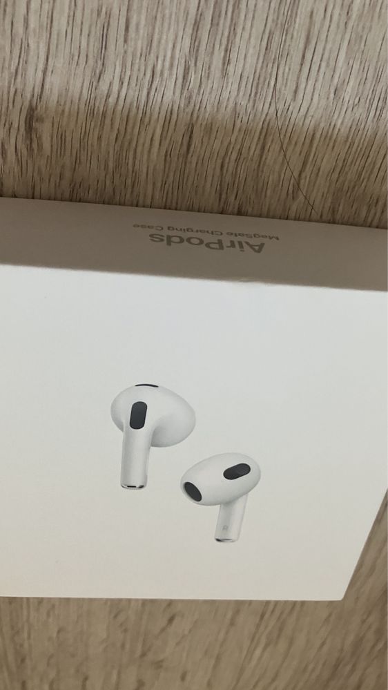 AirPods Generatia 3