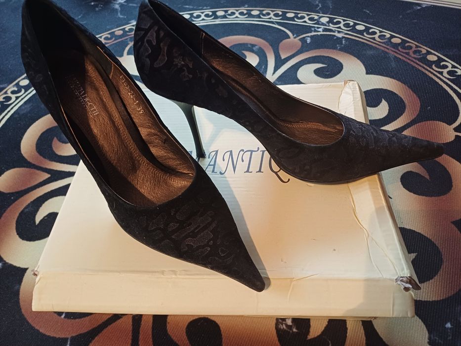 Pantofi piele stiletto in stare foarte buna