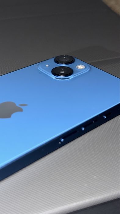 Apple iPhone 13 синий 128GB в идеале