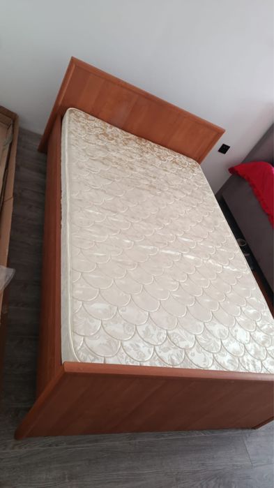 Продам кровать с матрасом