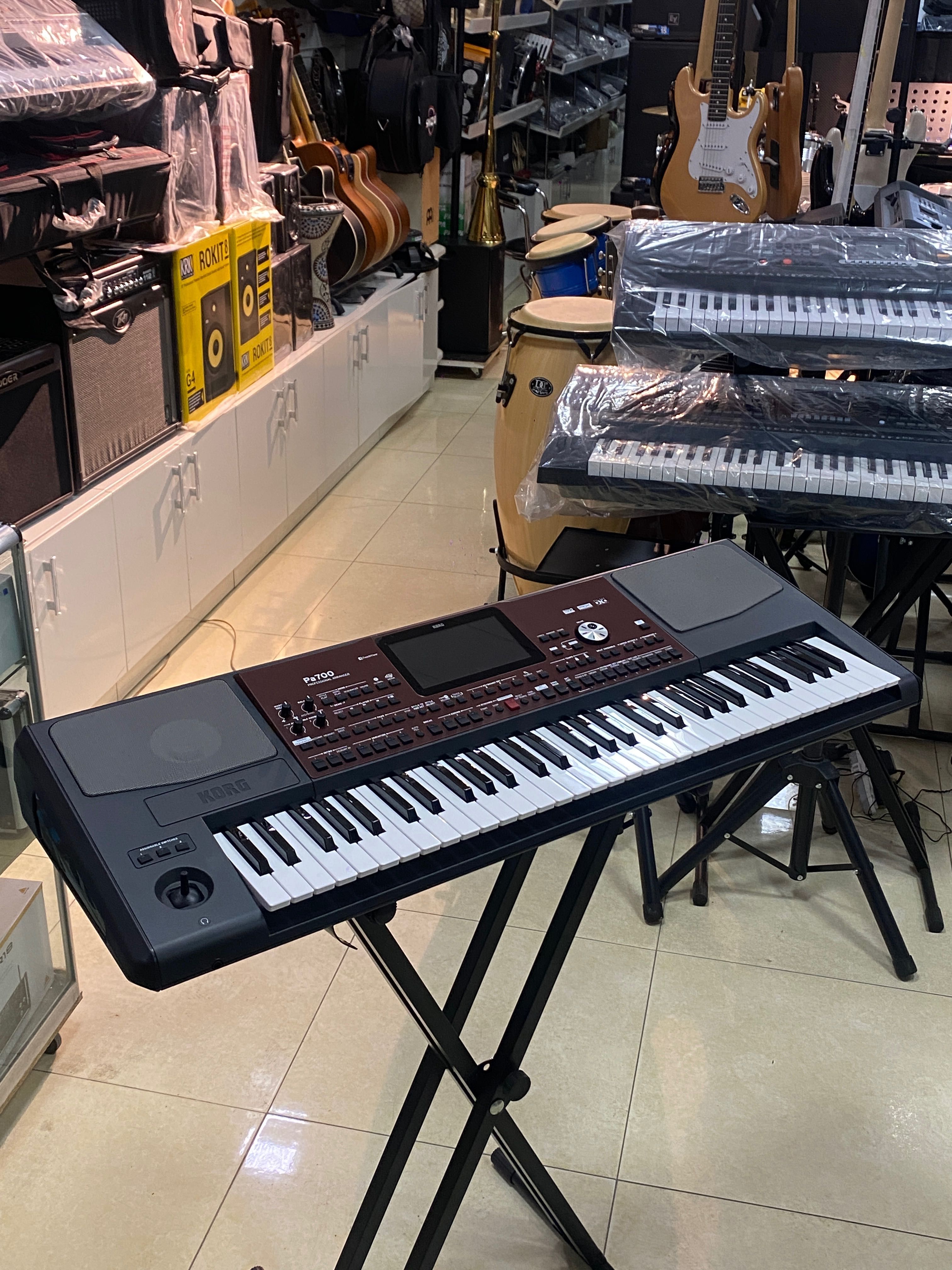 Синтезатор Korg PA700