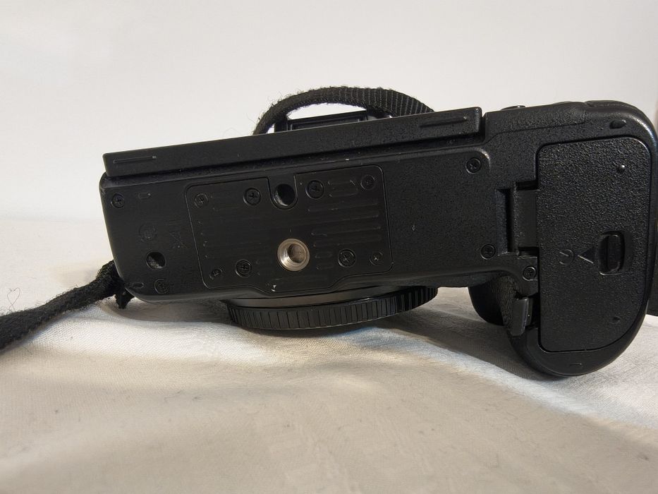 Vând Aparat Mirrorless NIKON Z6, 24.5 MP, Wi-Fi + Obiectiv 24-70mm f4