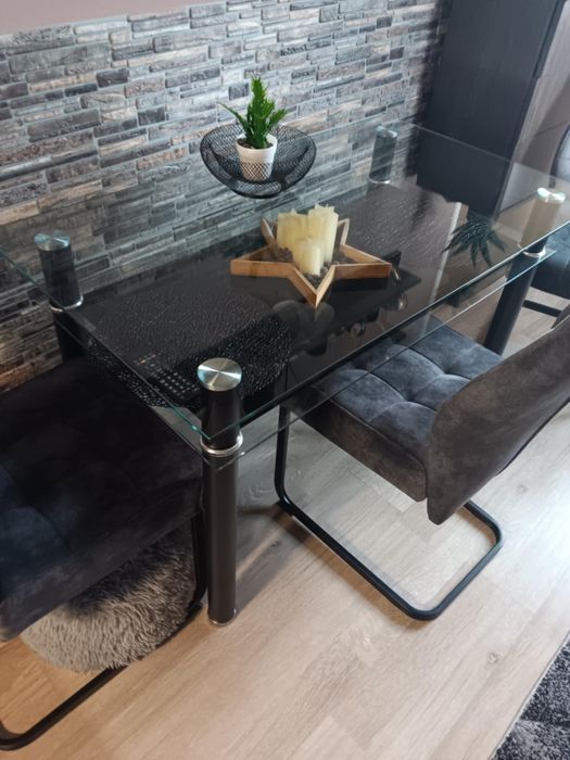 Продавам холна маса