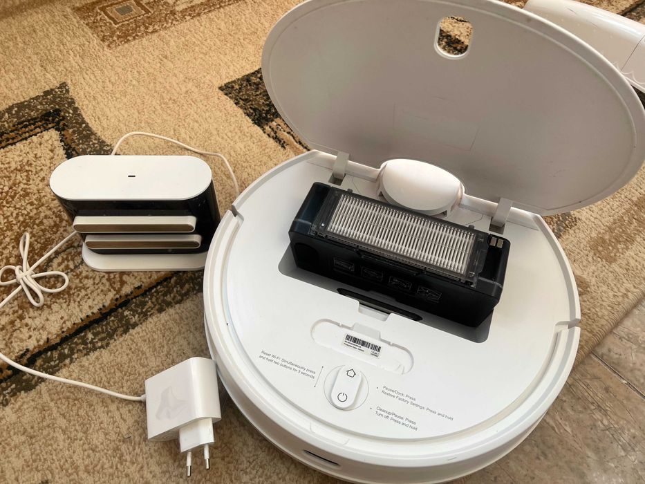 Робот пылесос с функцией влажной уборки