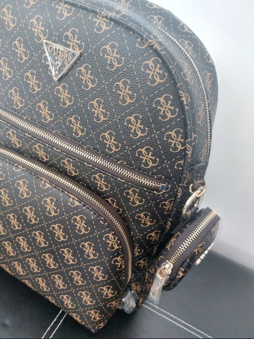 Чисто нова Раница Guess