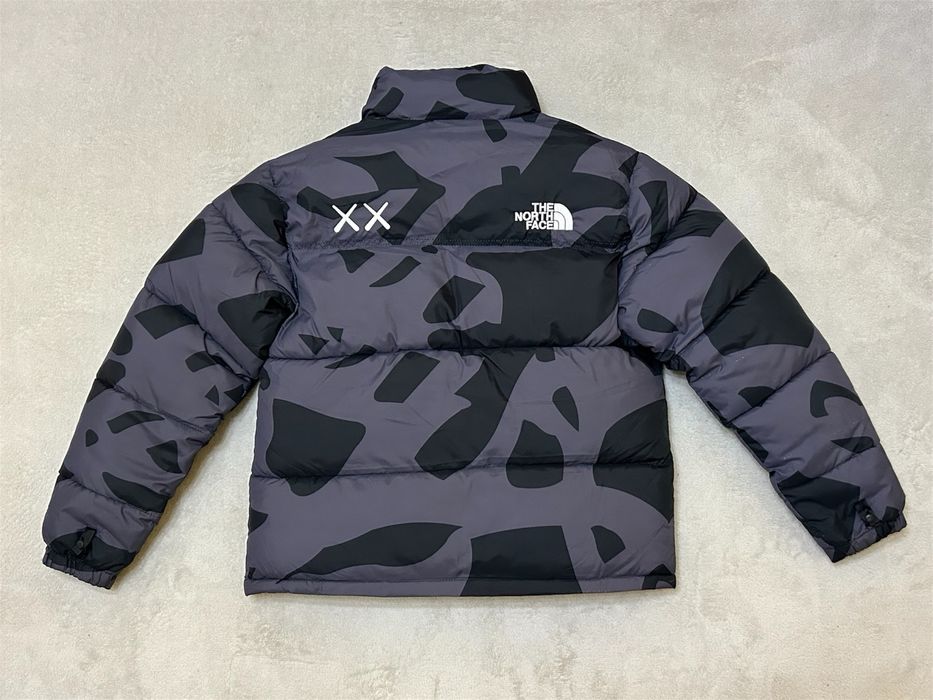 Geaca Noua The North Face x Kaws size M