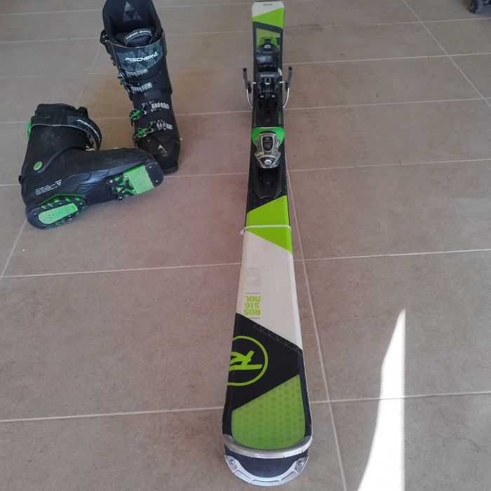 2 чифта ски и ски обувки към тях