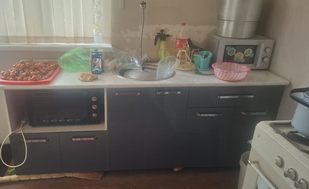 Oshhona mebeli sotiladi