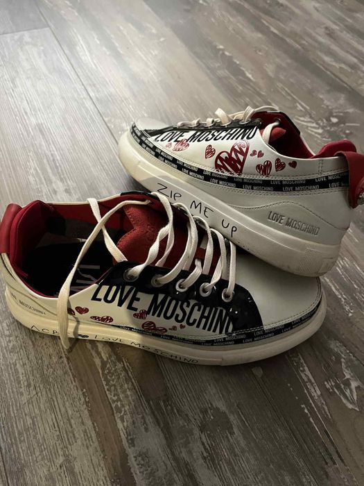 Обувки Moschino