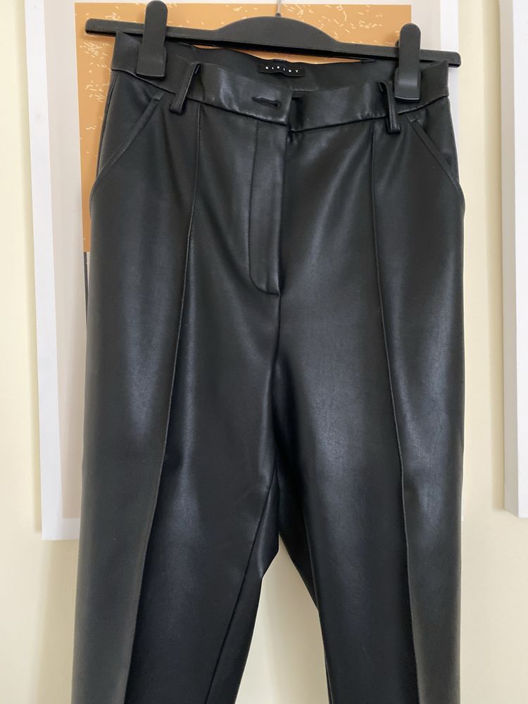 Pantaloni Sisley eleganti faux leather, talie inalta