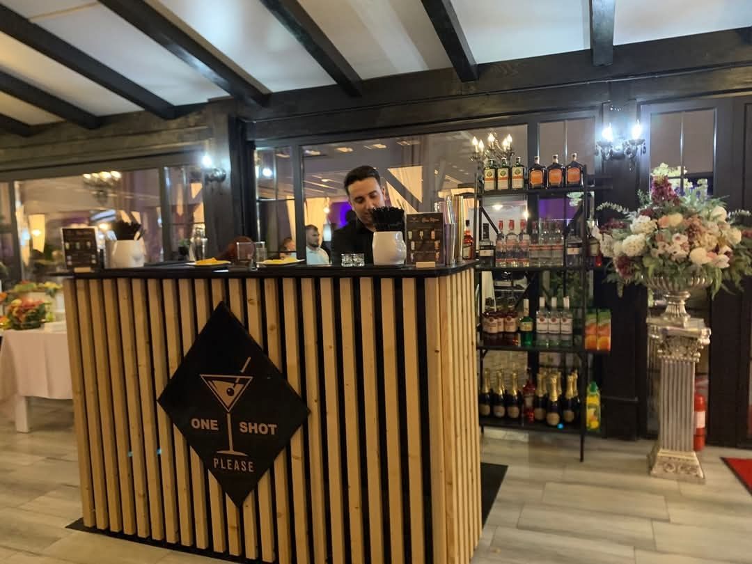 Cocktail Bar - One Shot, Please!