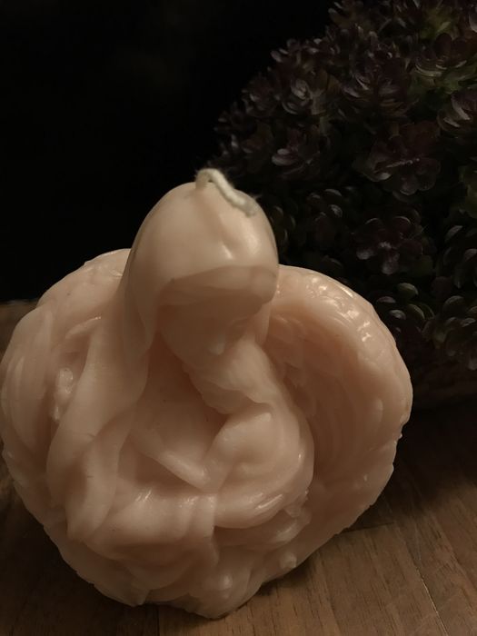 Lumânare Handmade cu simbolistica Maicii Domnului și fiul ei, Iisus.