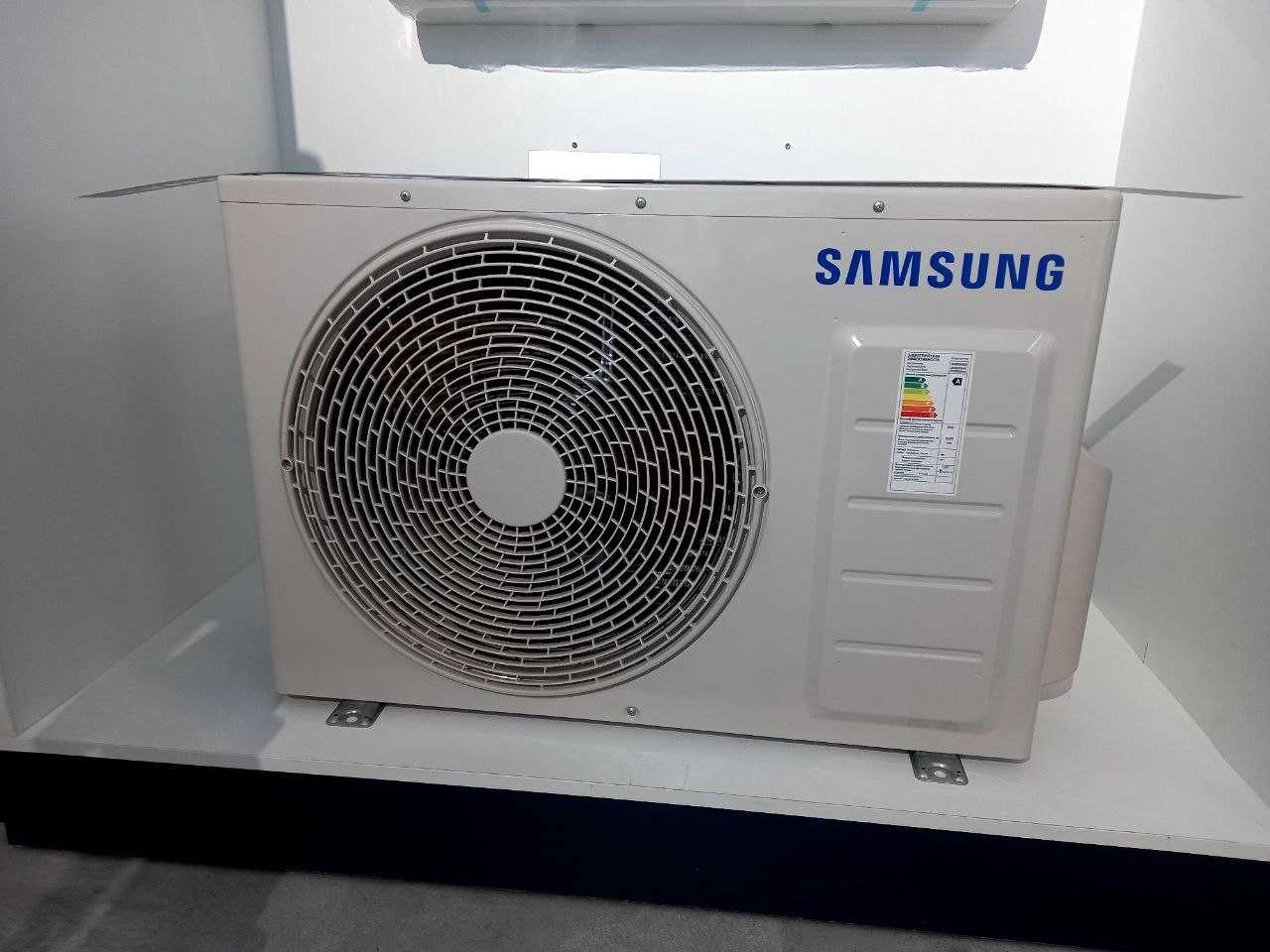 Кондиционер Samsung Windfree AR18ASHCBWKXER