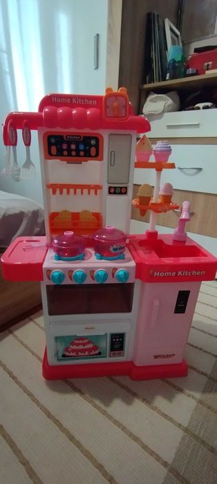 Малка детска кухня с функции