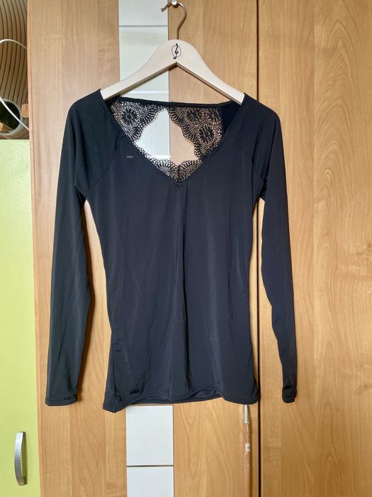 Блузи еластичен сатен с дантела